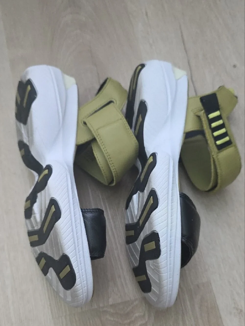 Sorel Kinetic Impact Y-Strap High Wedge Sandal Olive Green Size 9